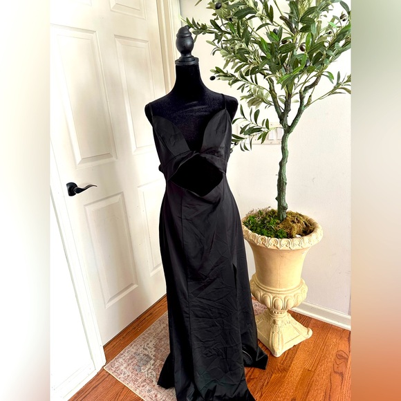 halter evening gown dresses Black Satin A-Line Prom 2025 with Necklace & Neck – FD5222 Navy/Nude neckline detail:Halter Neck Style:ME02548DN Jessica - Contour Lace